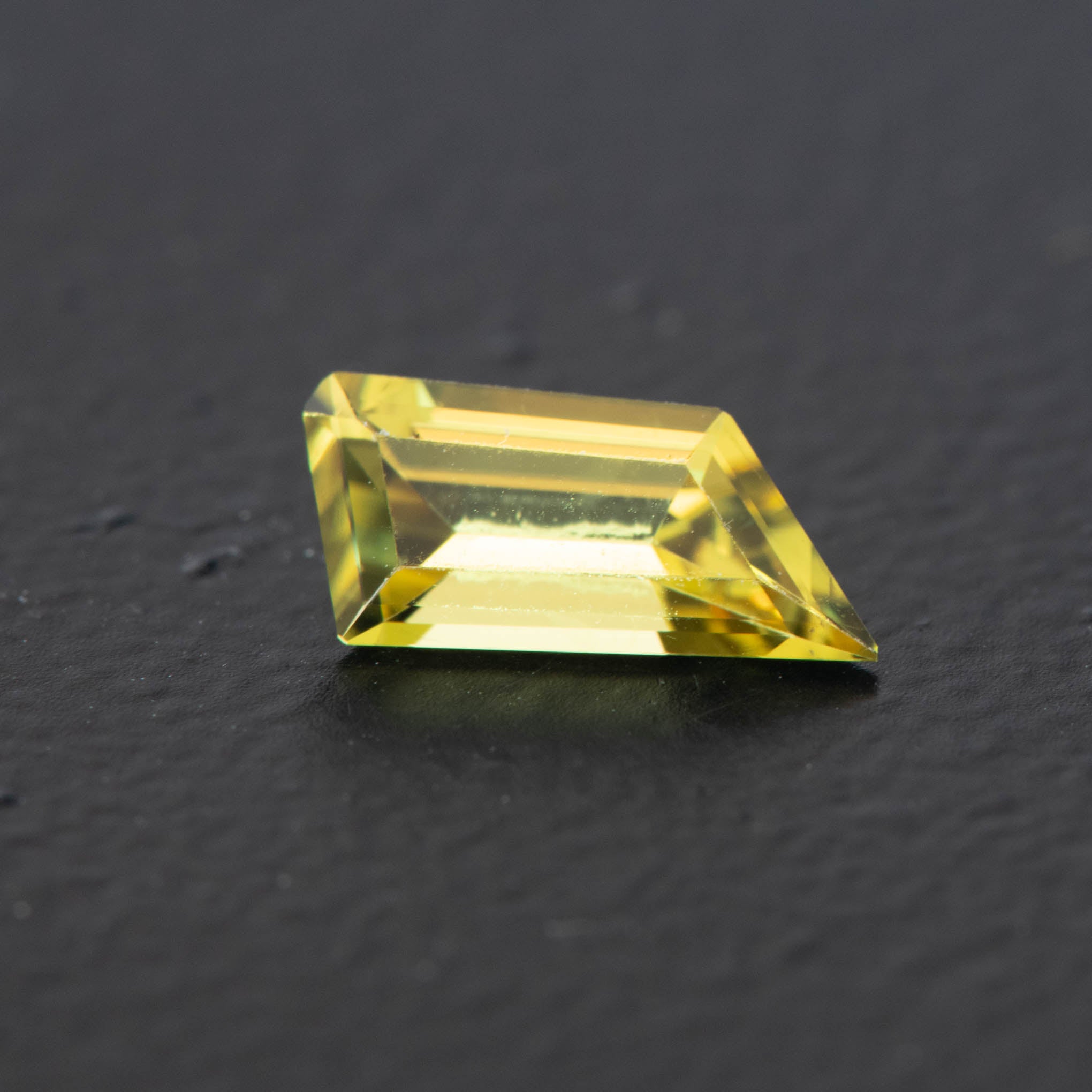 Yellow Free From Sapphire 0.62ct (S.Y.FF.2074)