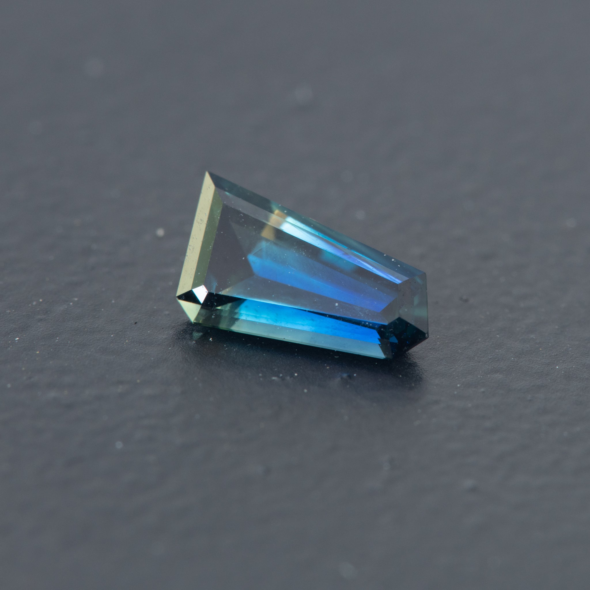 Parti Free Form Sapphire 0.59ct (S.P.FF.827)