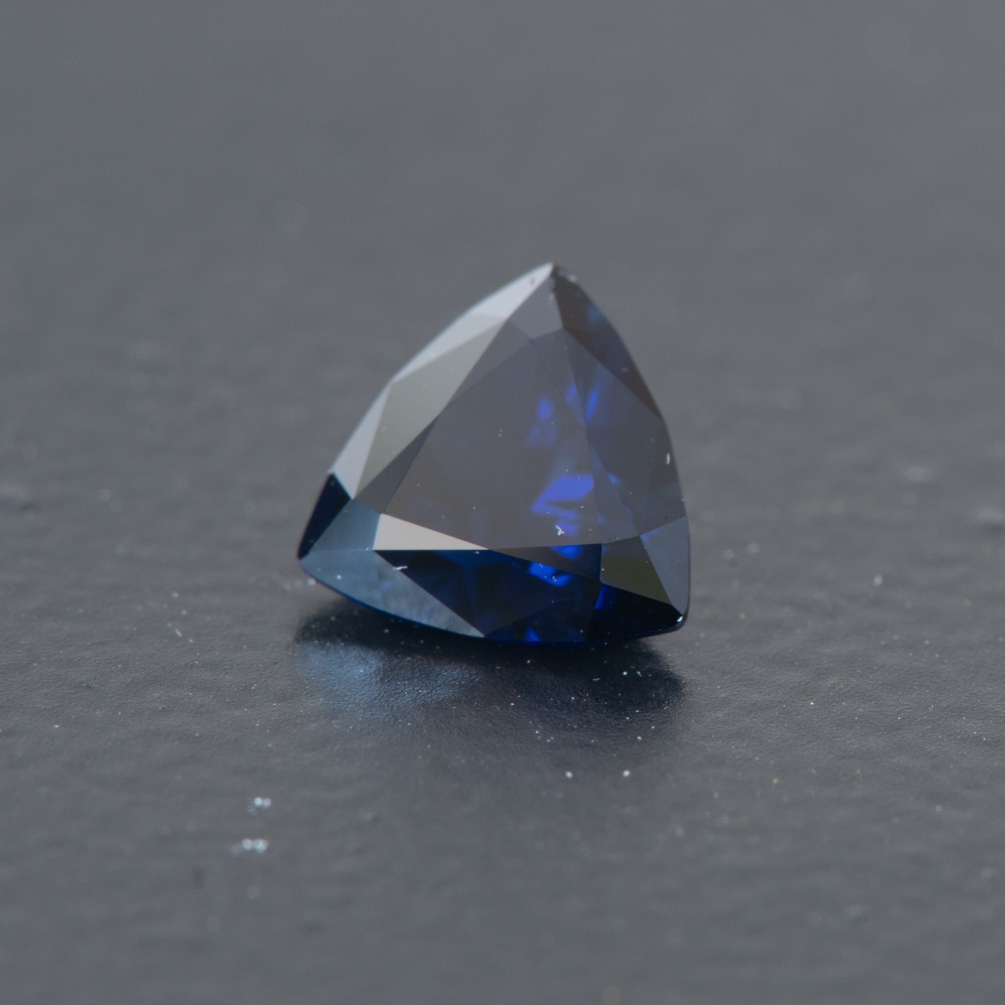 Blue Trilliant Sapphire 0.69ct [S.B.T.082]