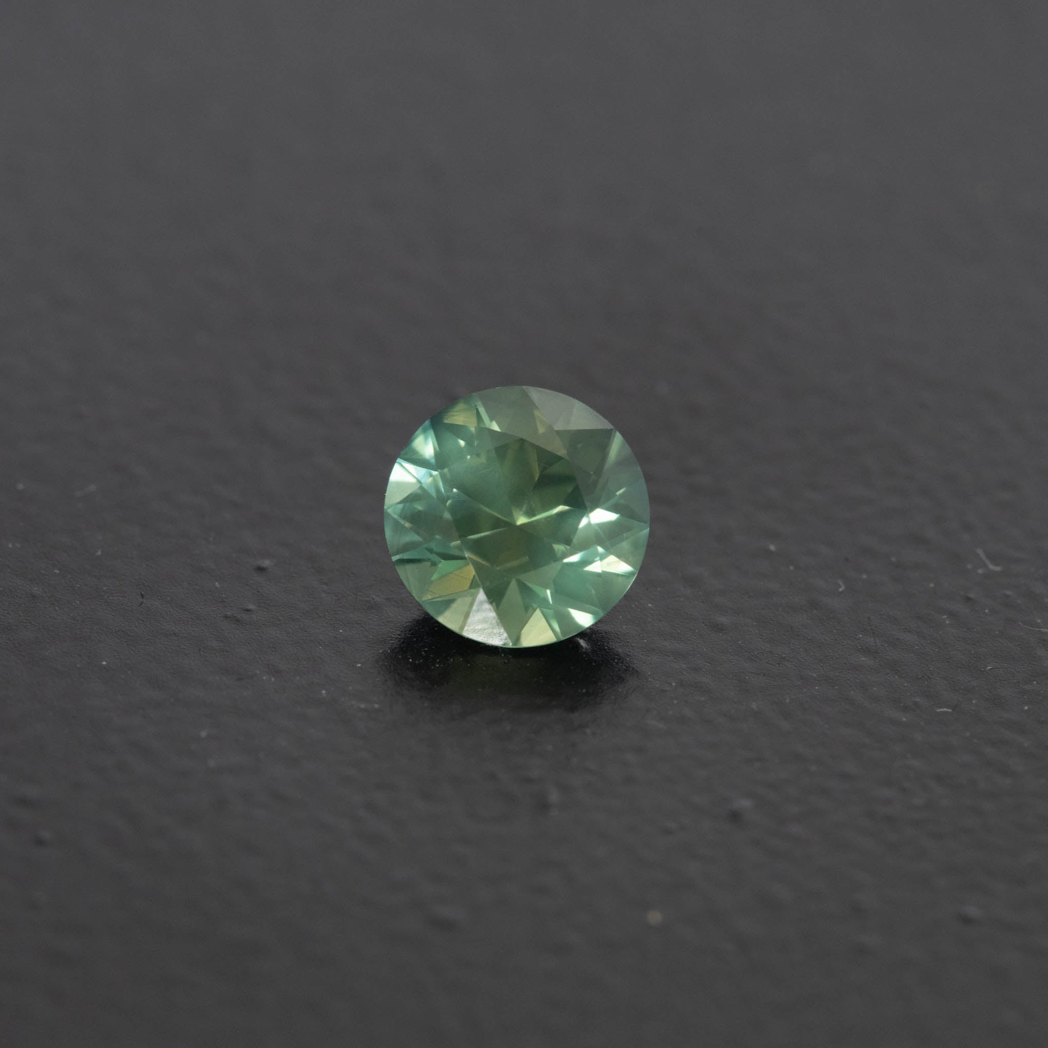 Green Brilliant Sapphire 0.95ct [S.G.BR.1231]