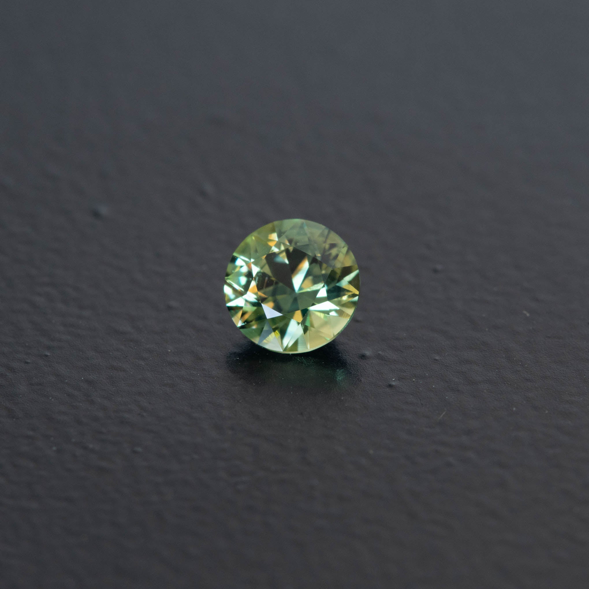 Green Brilliant Sapphire 0.70ct [S.G.BR.1263]