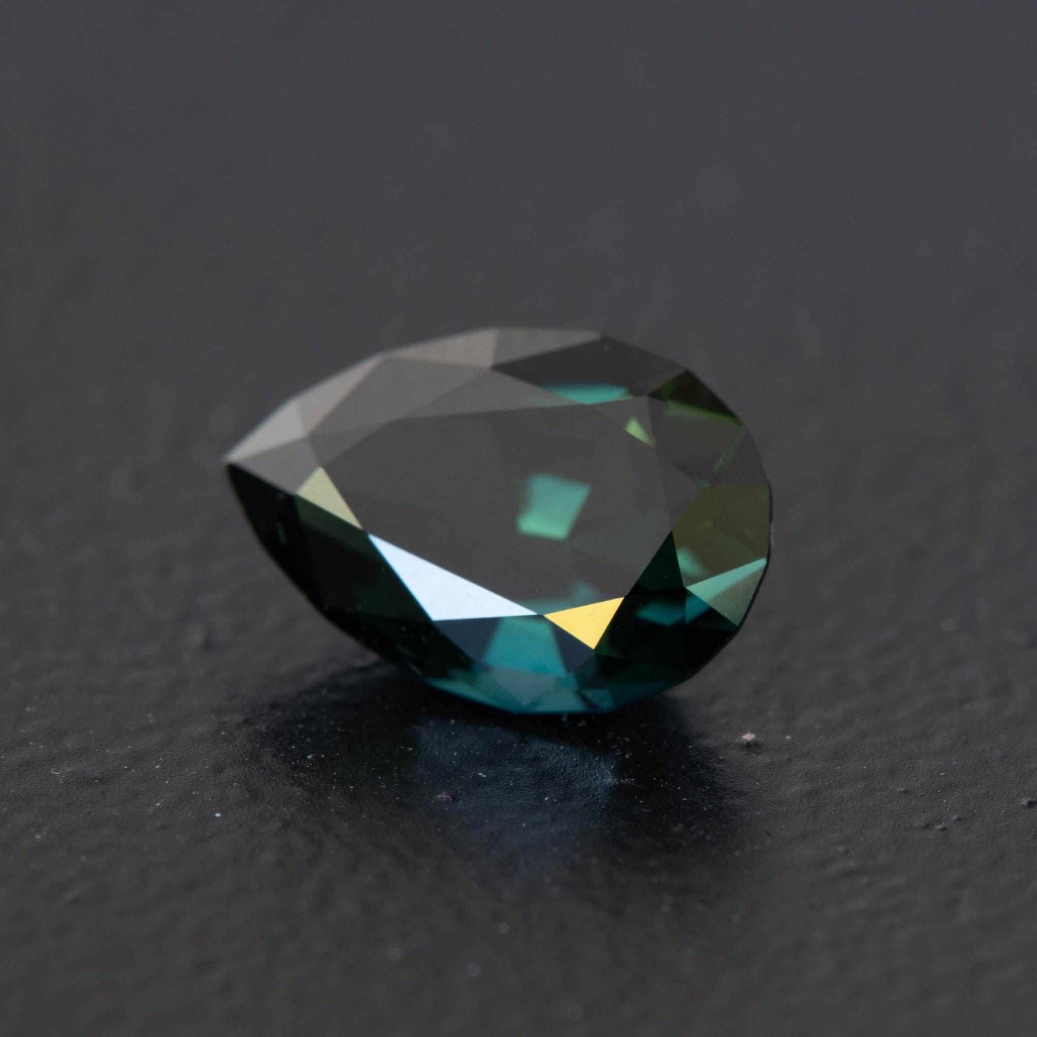 Parti Pear Sapphire 2.41ct [S.P.PE.1279]