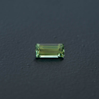 Green Emerald Sapphire 0.76ct  [S.G.E.1454]