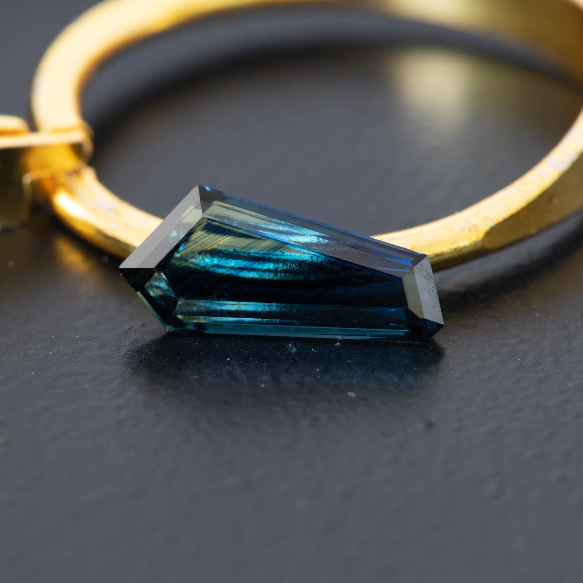 Blue Free Form Sapphire 1.8ct  [S.B.FF.1485]