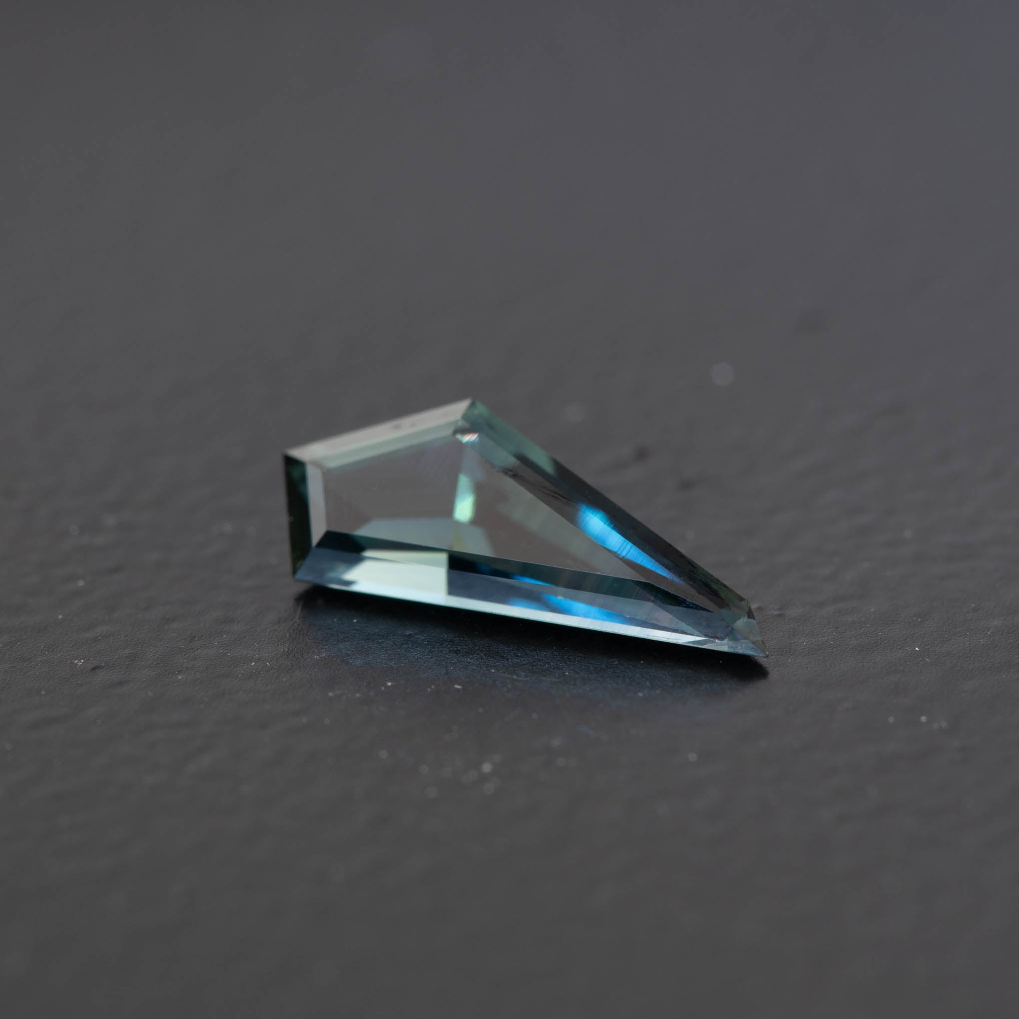 Blue Free Form Sapphire 1.03ct  [S.B.FF.1522]