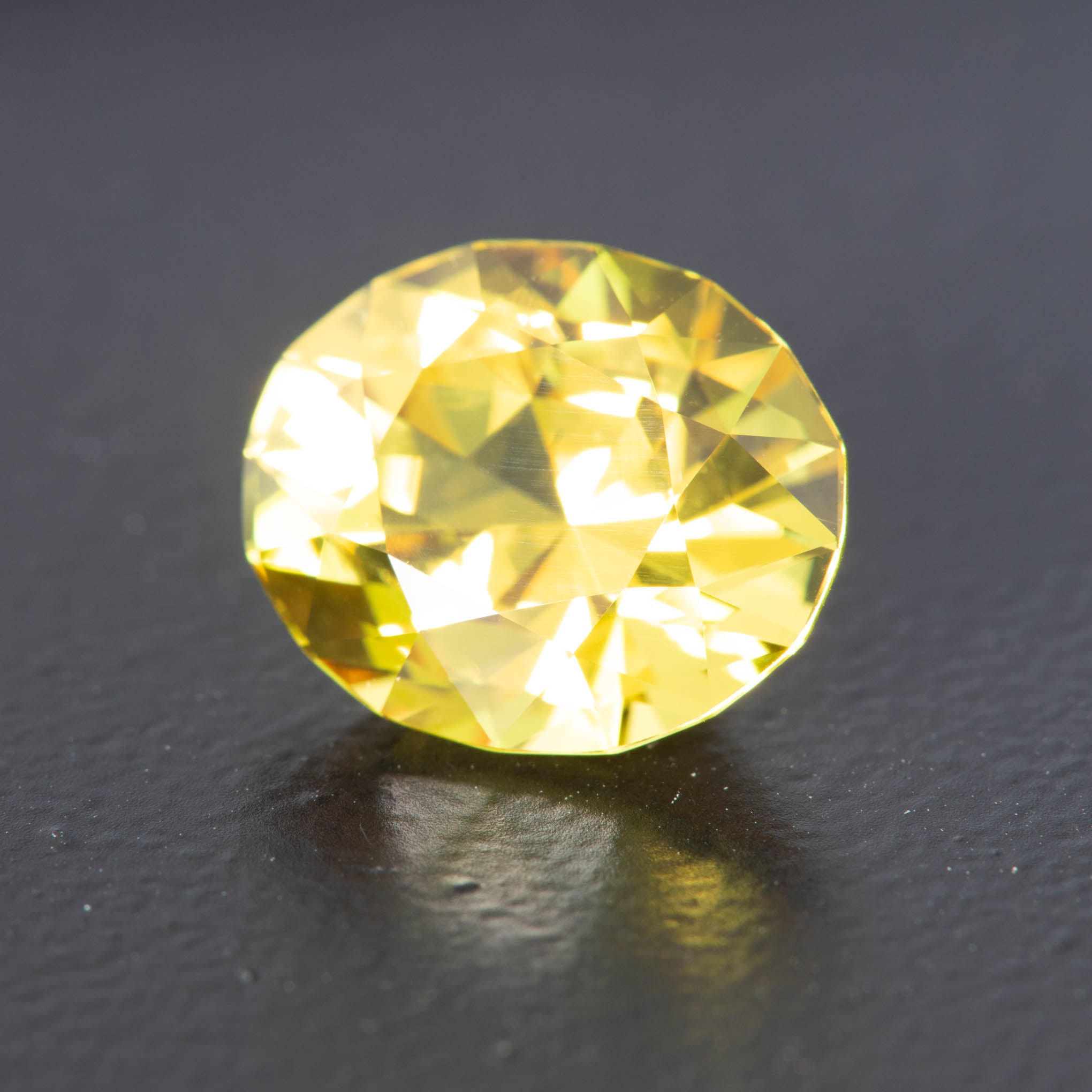 Yellow Oval Sapphire 6.58ct  [S.Y.O.1529]