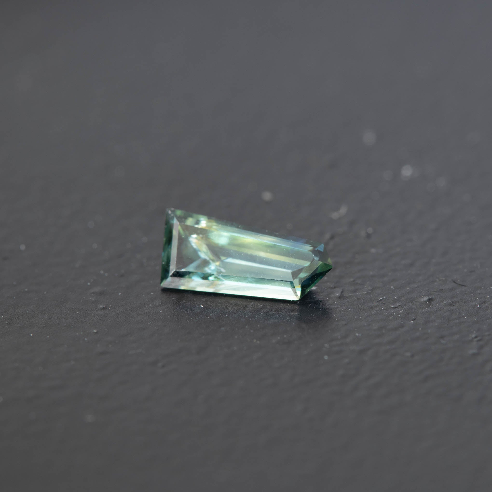 Parti Free Form Sapphire 0.68ct [S.P.FF.1751]