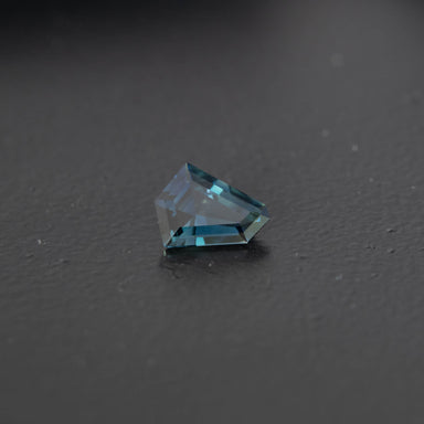 Parti Free Form Sapphire 0.67ct [S.P.FF.1772]