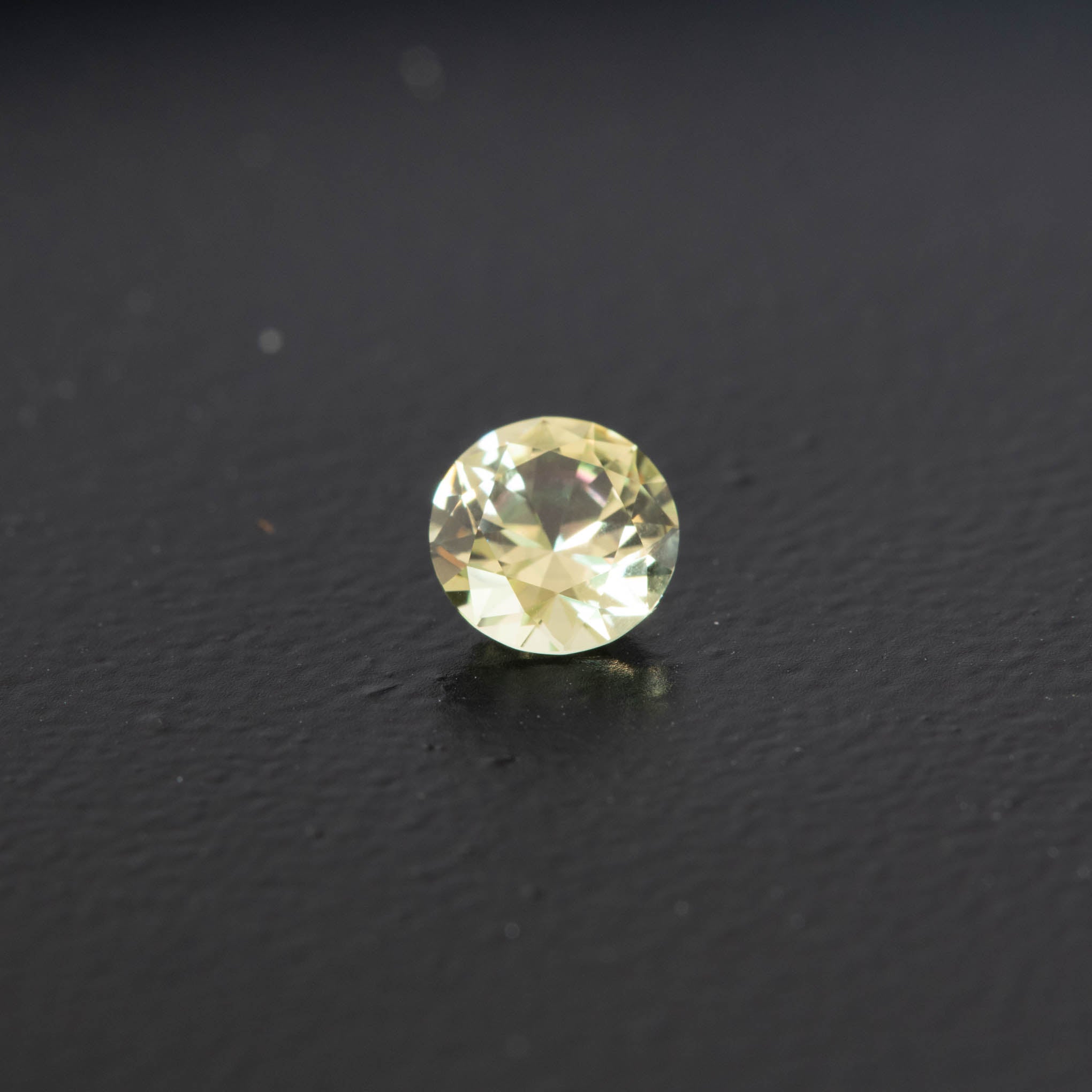 Yellow Brilliant Sapphire 0.79ct  [S.Y.BR.1872]