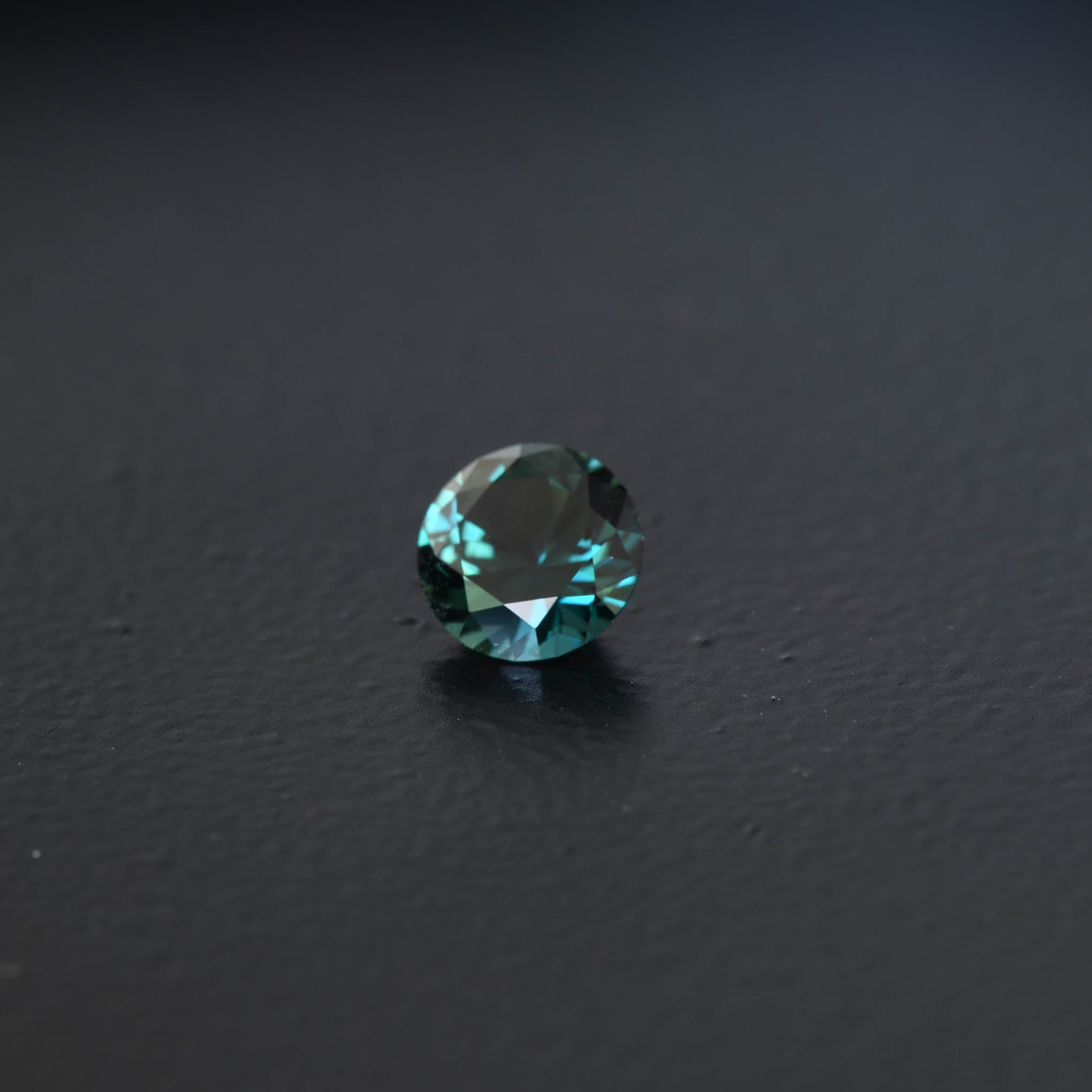 Teal Brilliant Sapphire 0.72ct  [S.T.BR.1875]