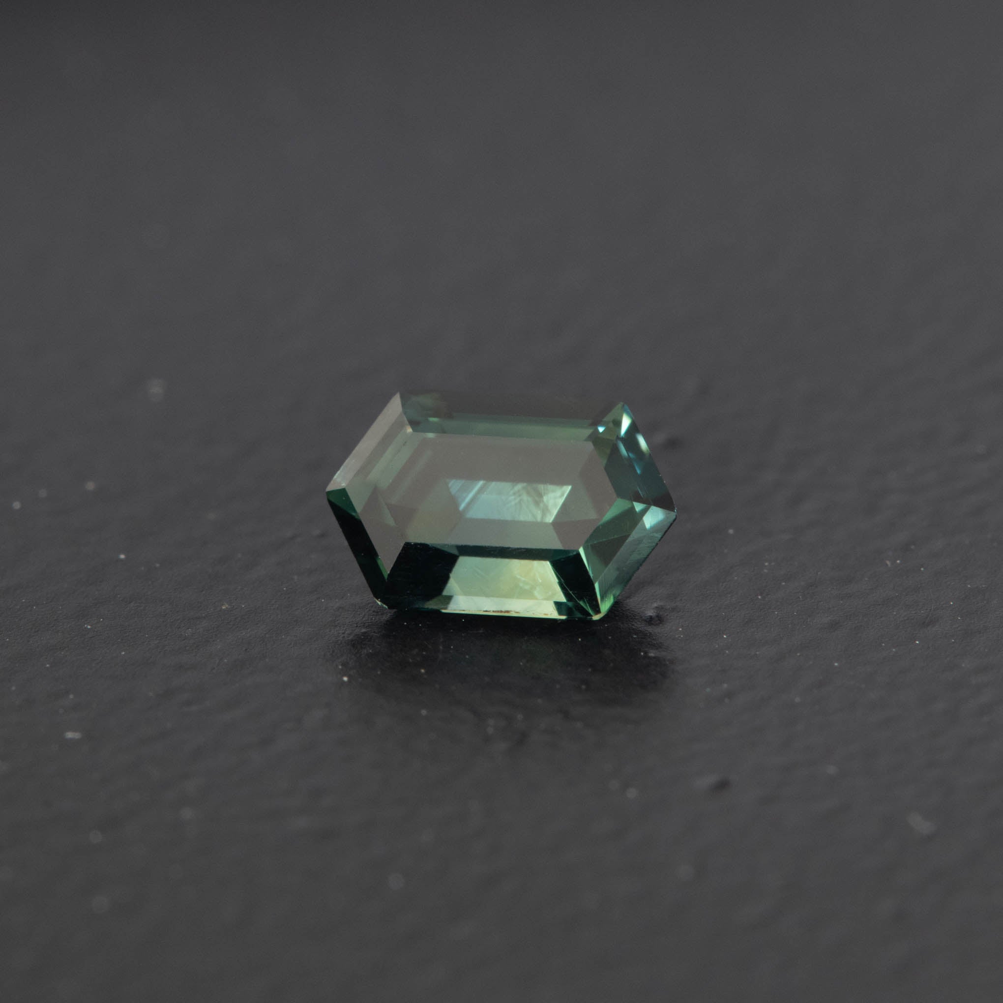 Teal Hexagon Sapphire 0.8ct  [S.T.H.1877]