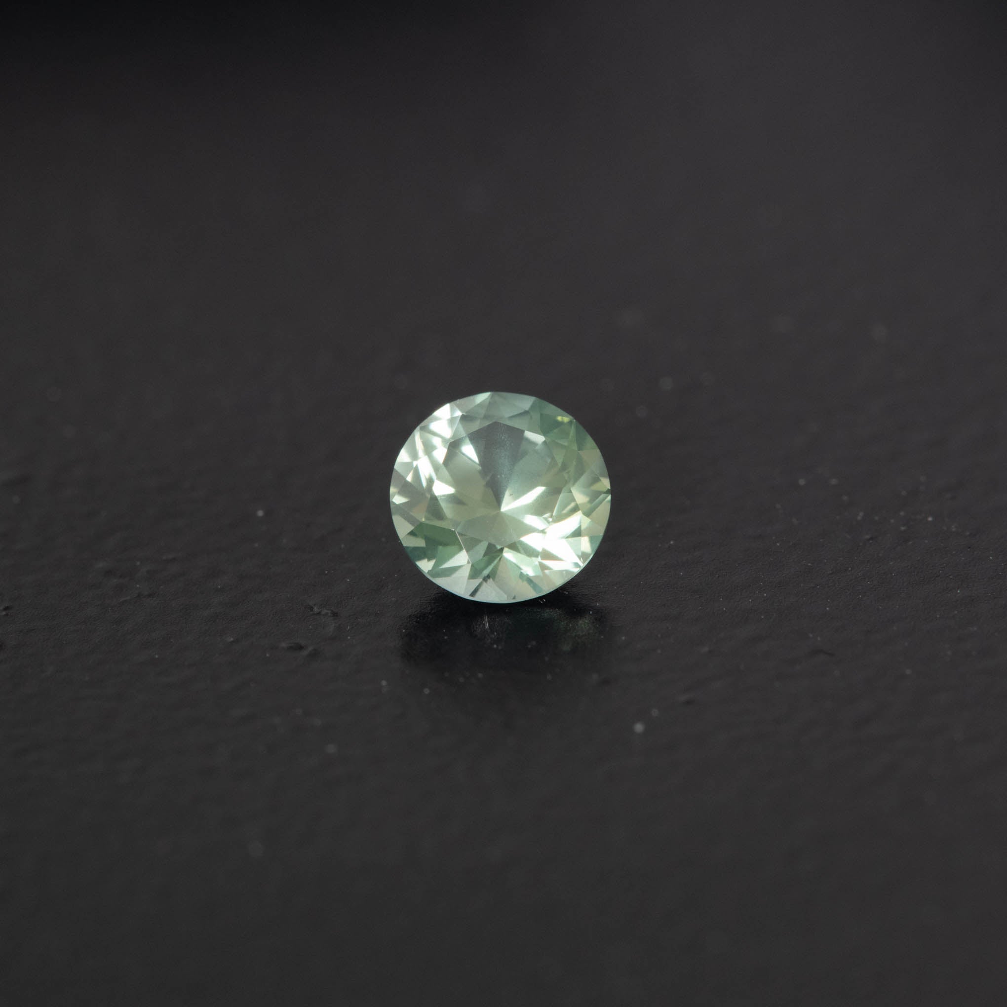 Green Brilliant Sapphire 0.62ct  [S.G.BR.1880]