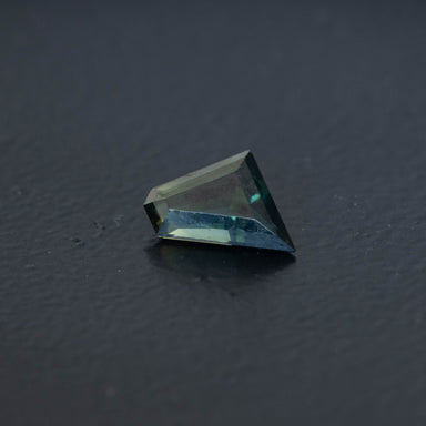 Parti Free Form Sapphire 0.66ct (S.P.FF.1889)