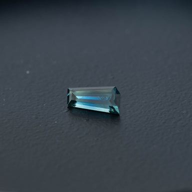 Parti Free Form Sapphire 0.86ct  [S.P.FF.1932]