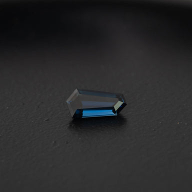 Blue Free Form Sapphire 0.94ct  [S.B.FF.1975]