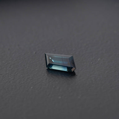 Blue Free Form Sapphire 0.64ct  [S.B.FF.1991]
