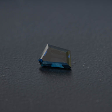 Blue Free Form Sapphire 0.85ct  [S.B.FF.2031]