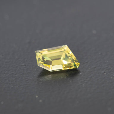 Parti Free Form Sapphire 0.82ct  [S.P.FF.2055]