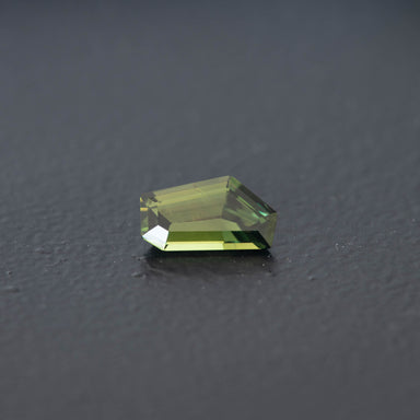 Green Free Form Sapphire 0.67ct  [S.G.FF.2152]