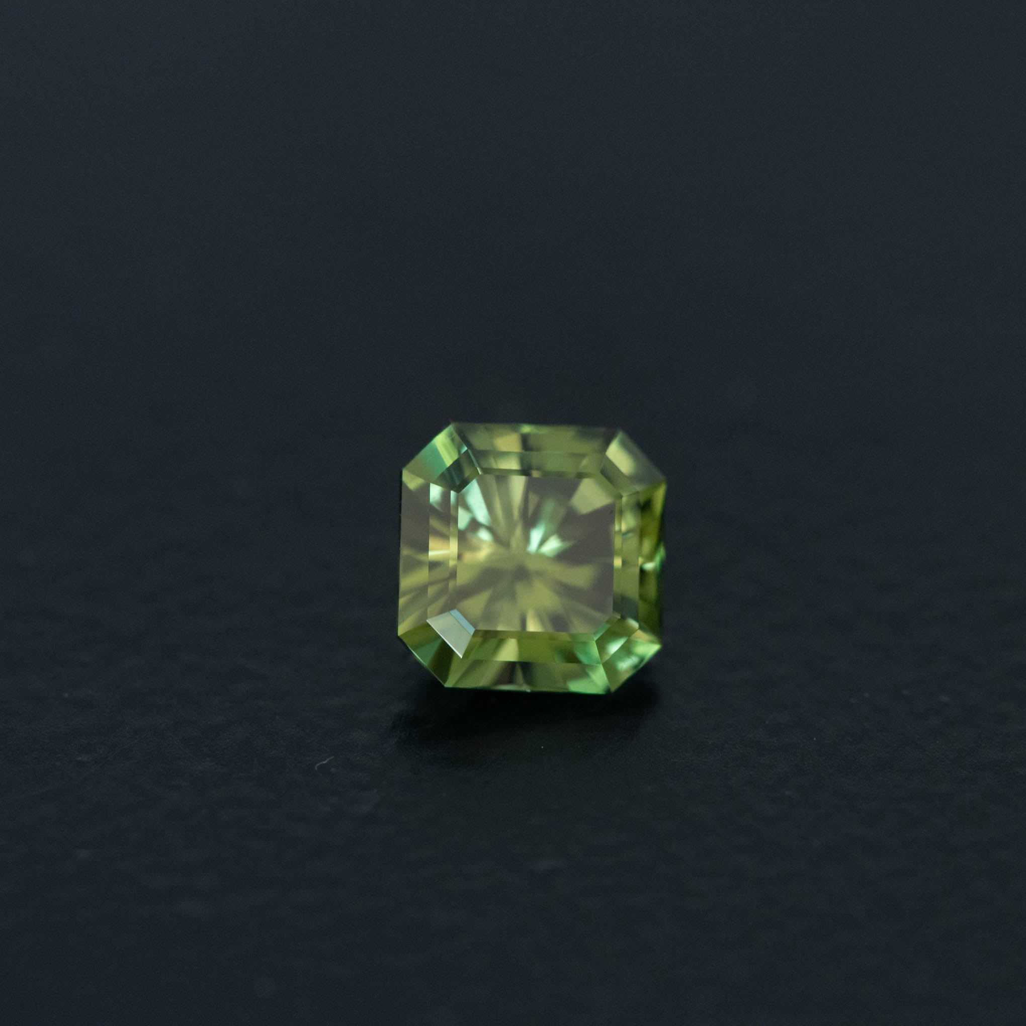 Green Square Sapphire 1.24ct [S.G.SQ.2190]