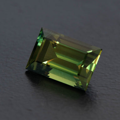 Green Baguette Sapphire 3.47ct  [S.G.BA.2283]