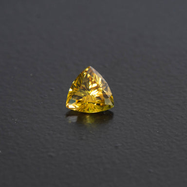 Yellow Trilliant Sapphire 0.68ct  [S.Y.T.2289]