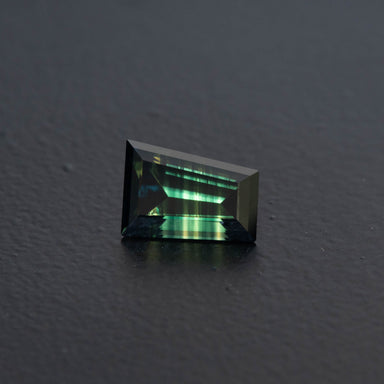 Parti Free Form Sapphire 1.65ct  [S.P.FF.2291]