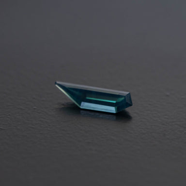 Green Free Form Sapphire 0.84ct  [S.G.FF.2344]