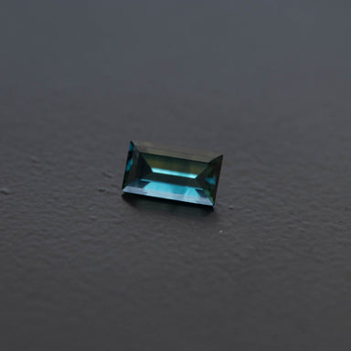 Green Baguette Sapphire 0.74ct  [S.G.BA.2352]