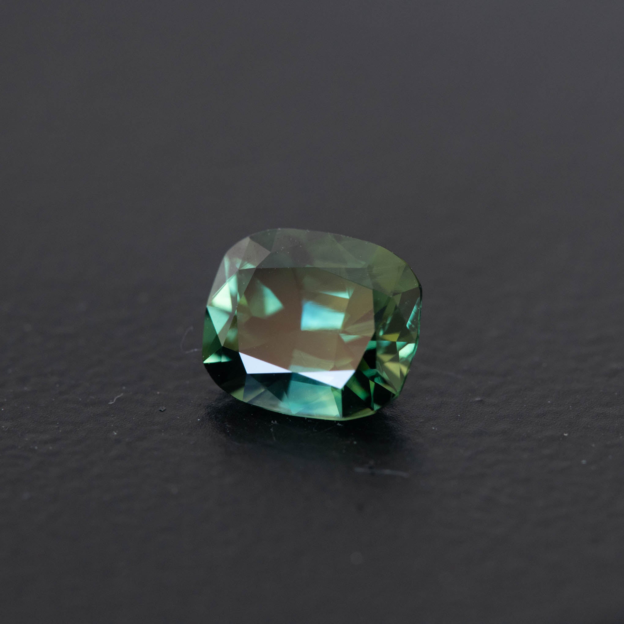 Green Cushion Sapphire 1.85ct  [S.G.C.2388]