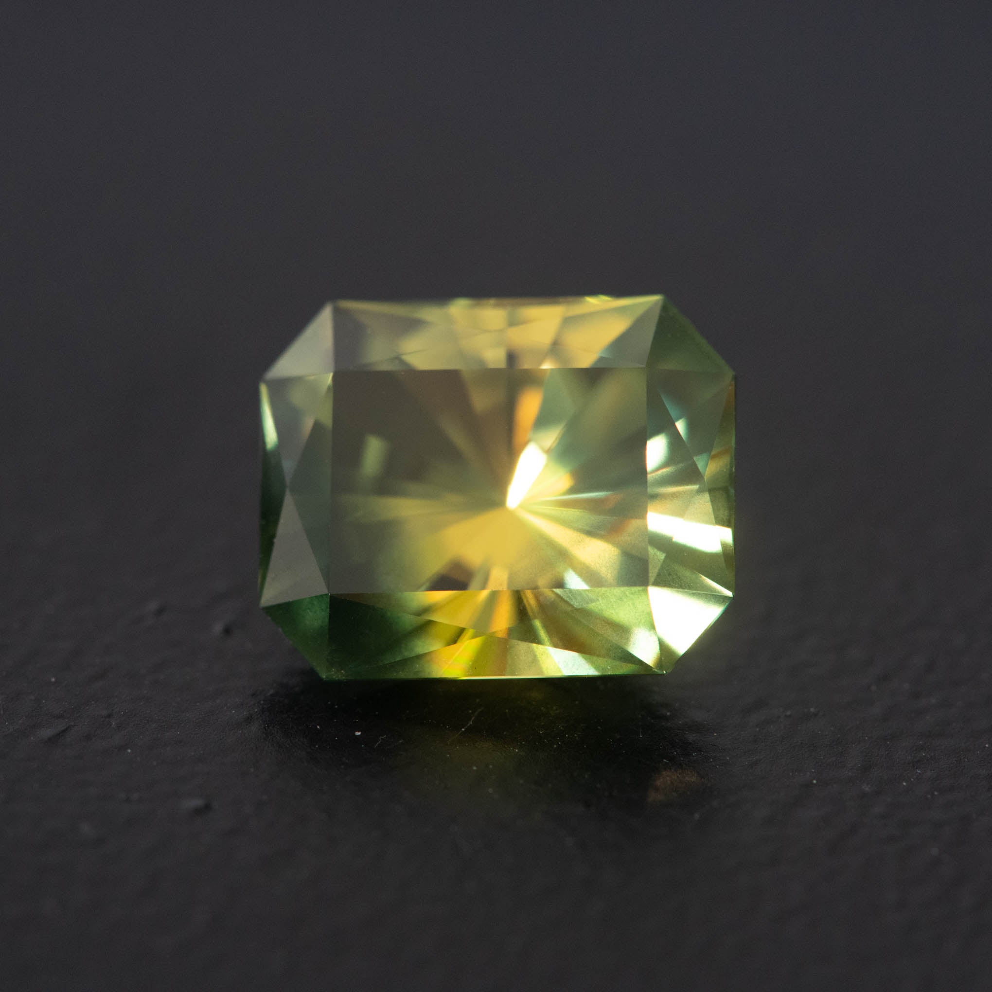 Parti Radiant Sapphire 5.63ct  [S.P.RD.2403]