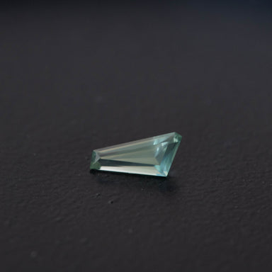 Green Free Form Sapphire 0.77ct  [S.G.FF.2406]