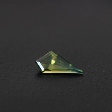 Green Free Form Sapphire 0.81ct  [S.G.FF.2408]