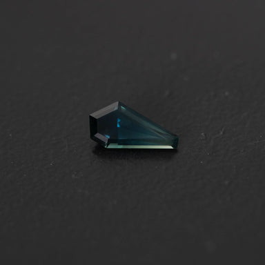 Parti Free Form Sapphire 0.73ct  [S.P.FF.2414]