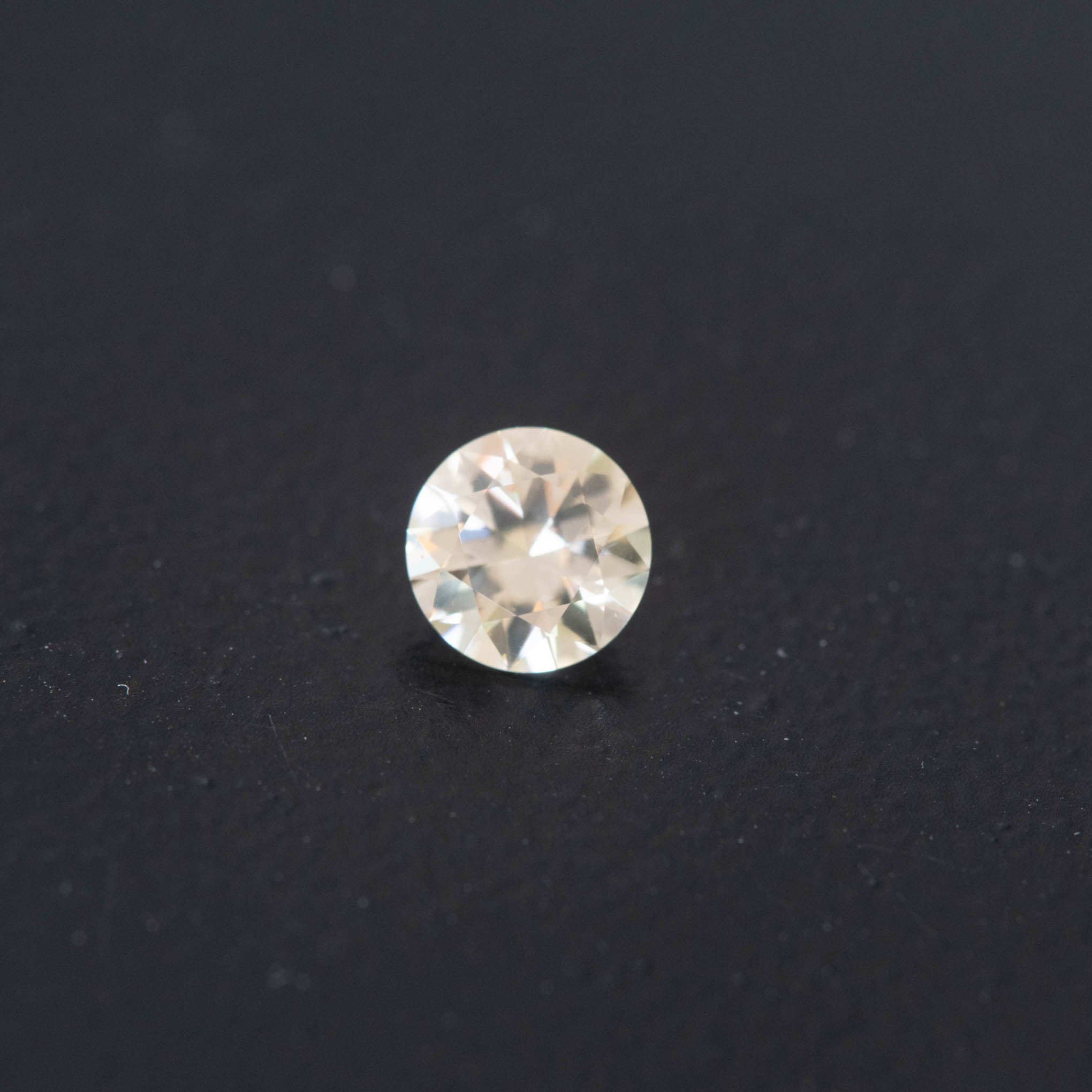 Champagne Brilliant Zircon 0.93ct  [Z.CH.BR.2419]