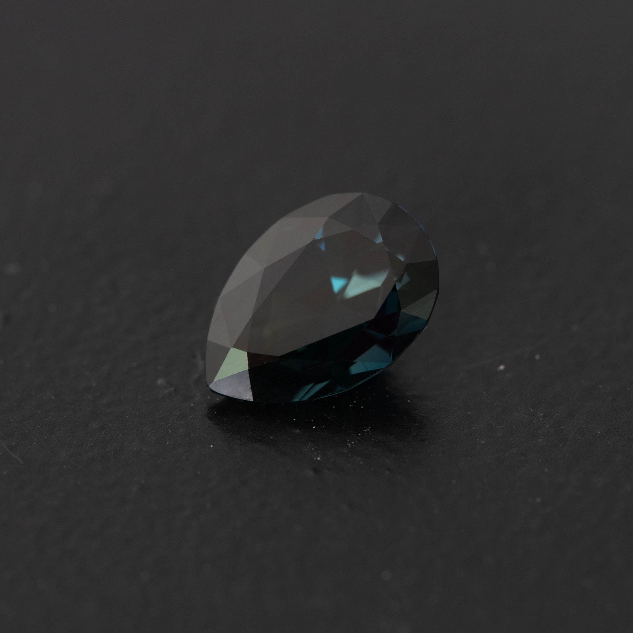 Blue Pear Sapphire 2.1ct  [S.B.PE.2423]