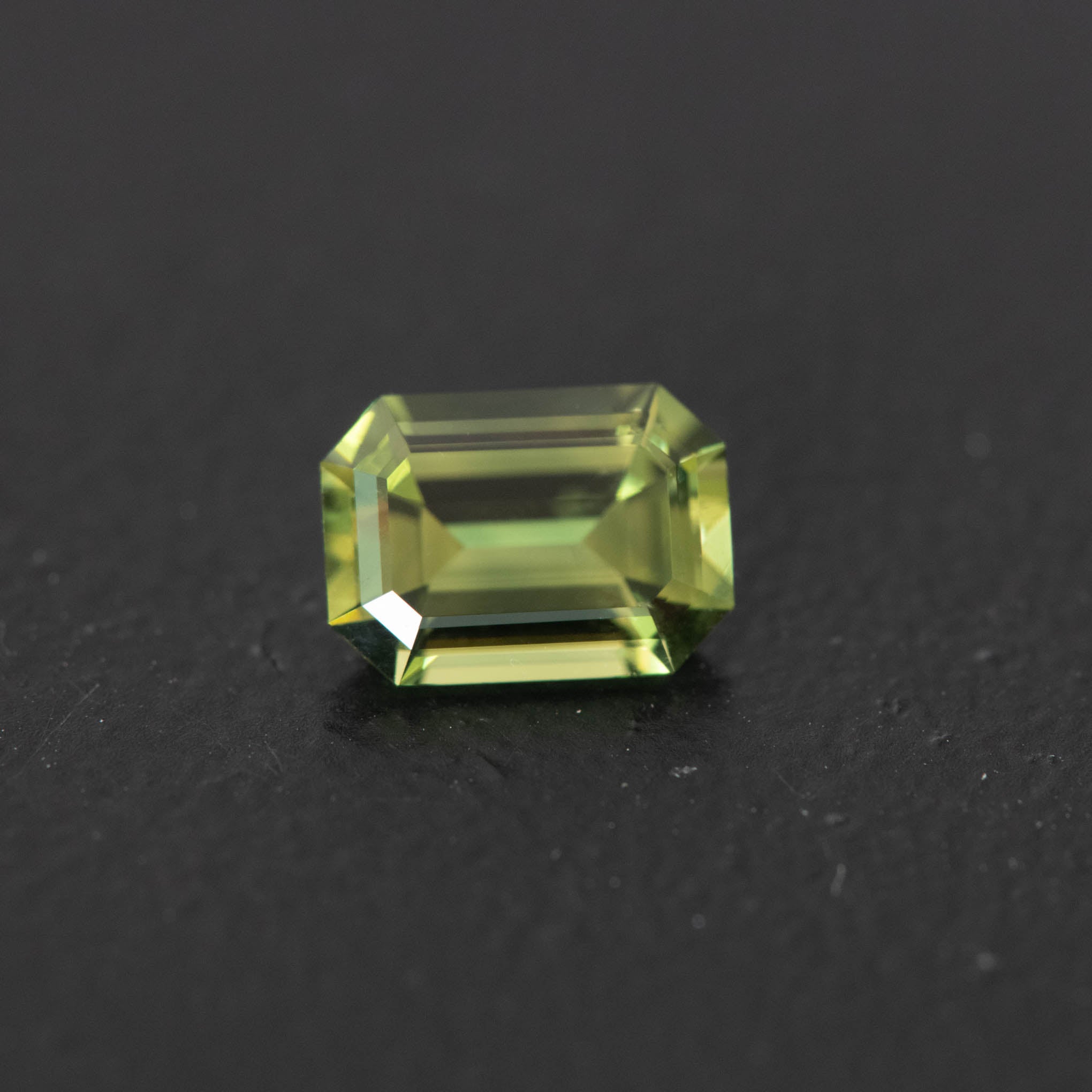 Green Emerald Sapphire 1.47ct  [S.G.E.2424]