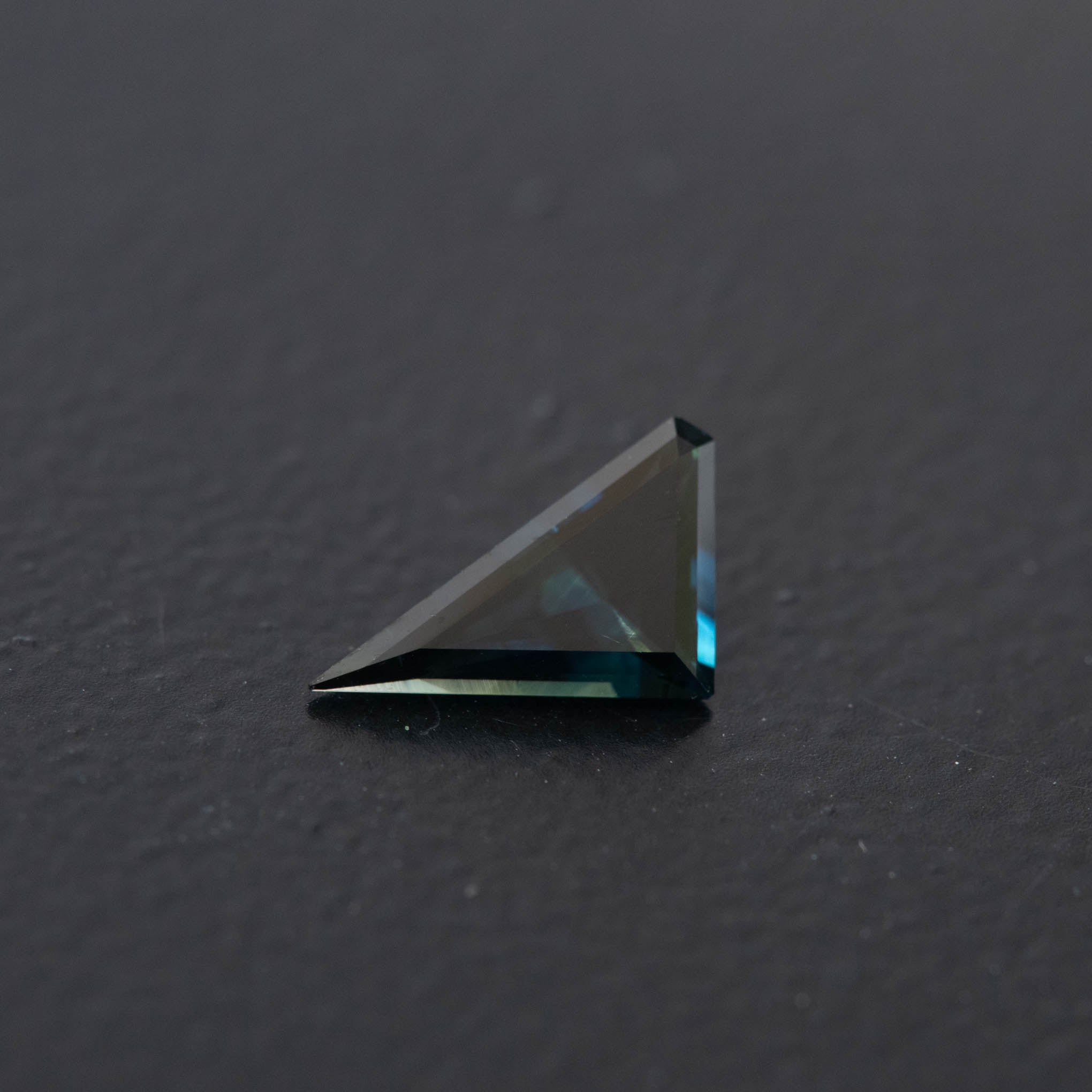 Blue Free Form Sapphire 0.74ct  [S.B.FF.2426]