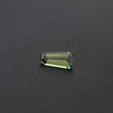 Green Free Form Sapphire 0.78ct  [S.G.FF.2429]