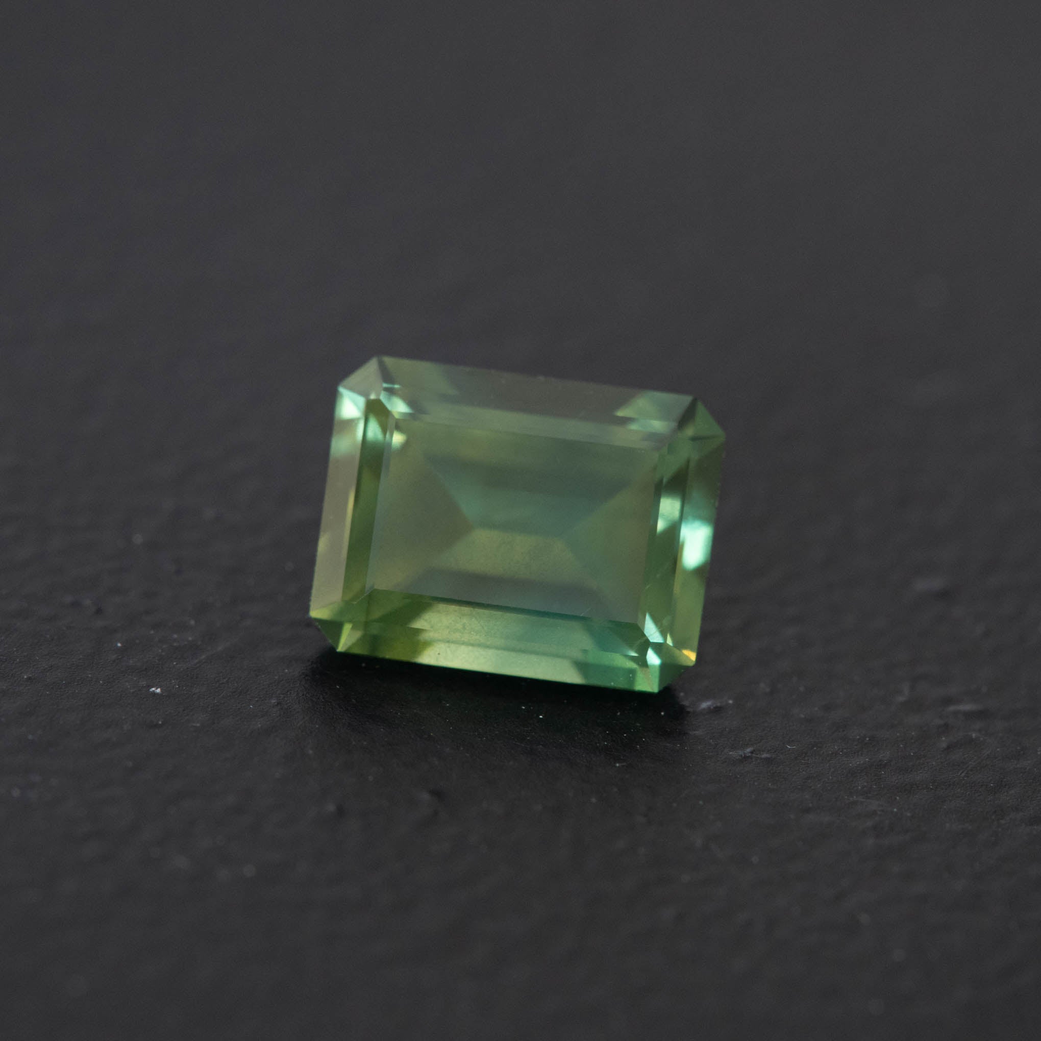 Green Emerald Sapphire 2.5ct  [S.G.E.2432]