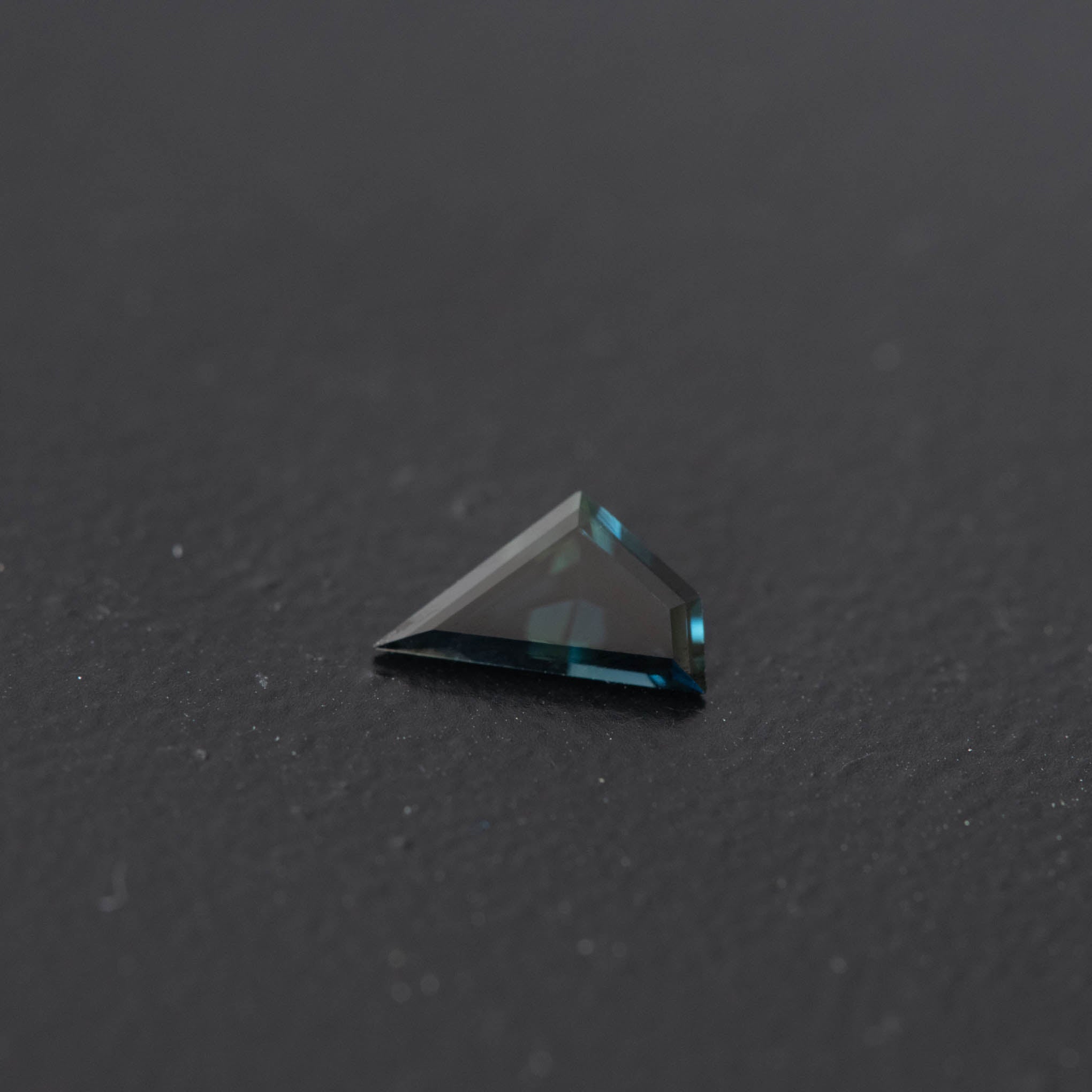 Blue Free Form Sapphire 0.58ct  [S.B.FF.2434]