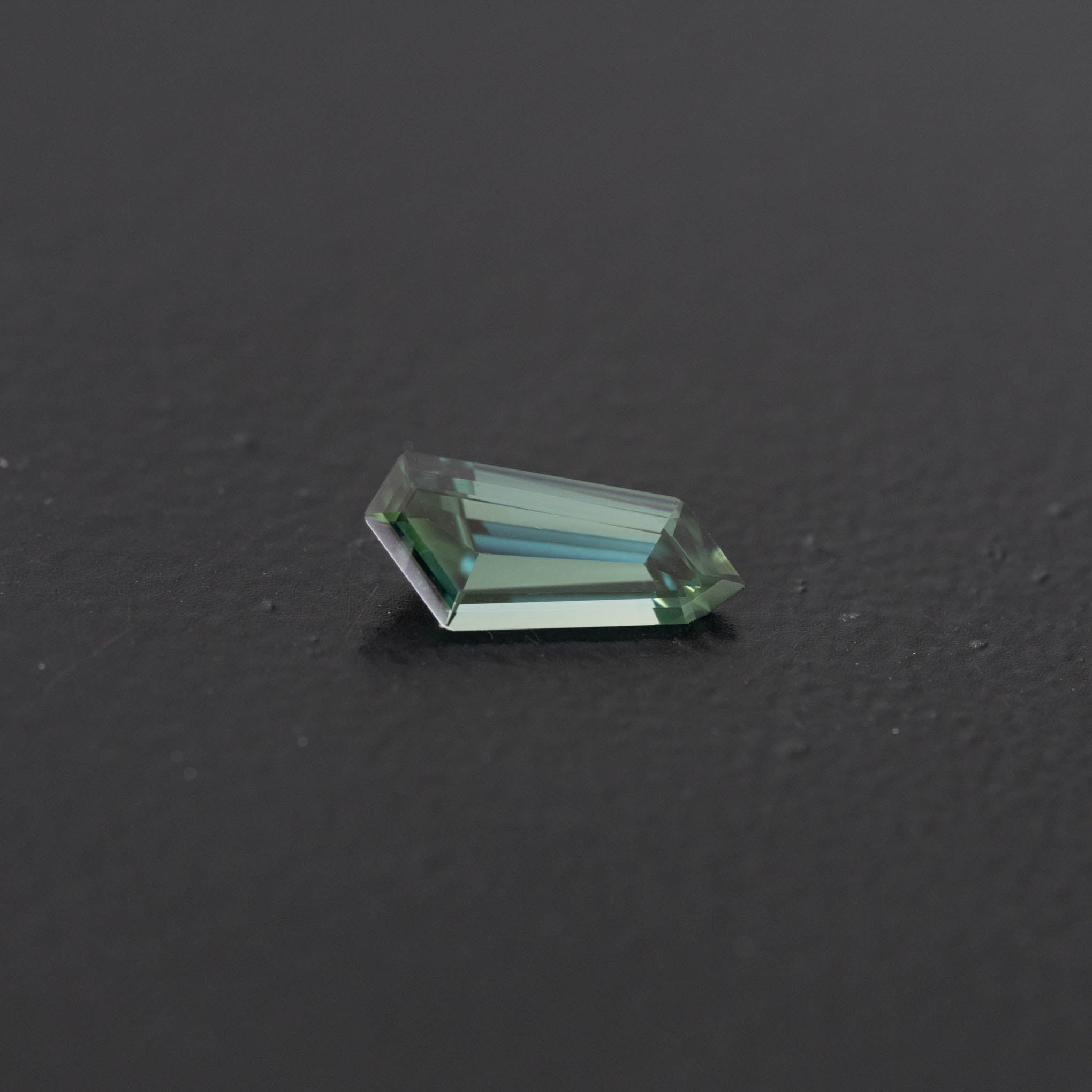 Teal Free Form Sapphire 0.67ct  [S.T.FF.2440]