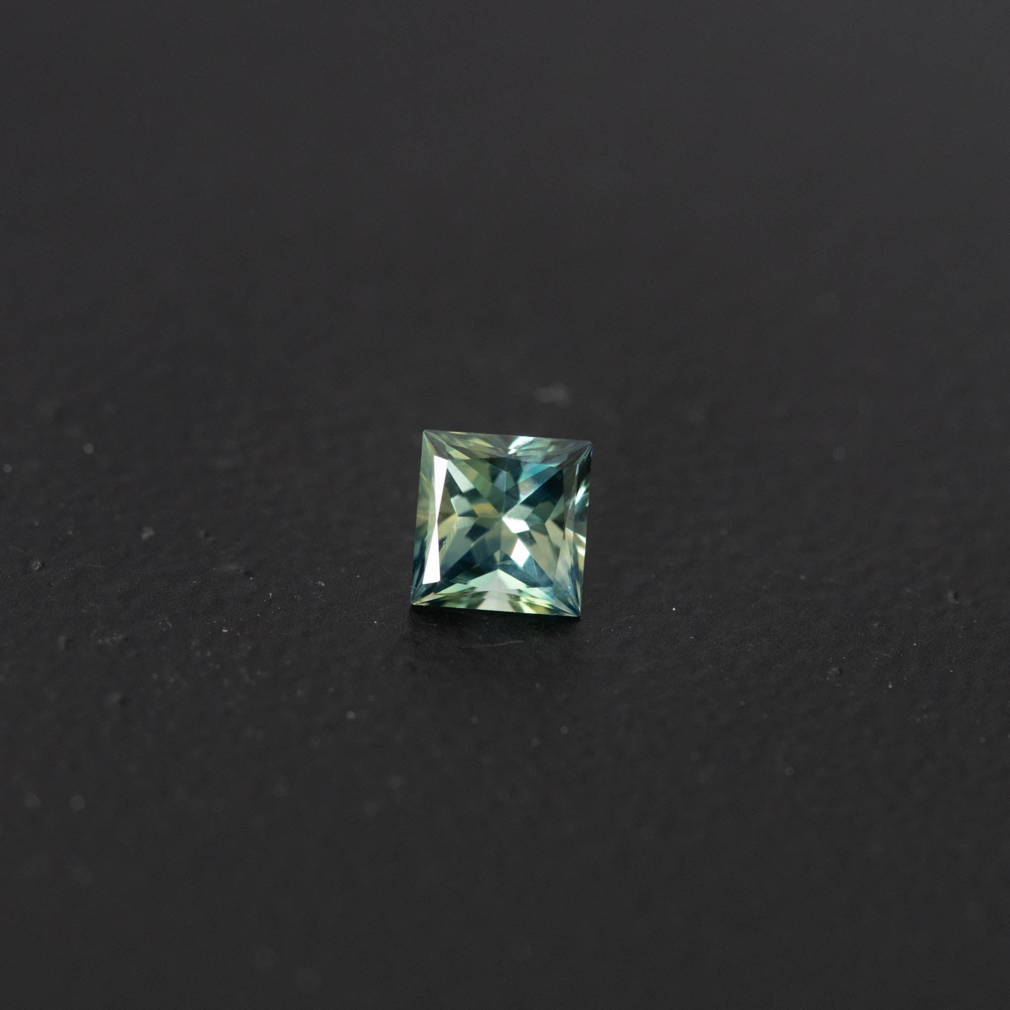 Parti Square Sapphire 0.59ct  [S.P.SQ.2444]