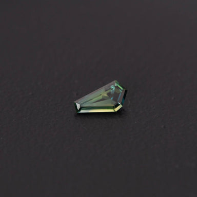 Green Free Form Sapphire 0.54ct  [S.G.FF.2446]