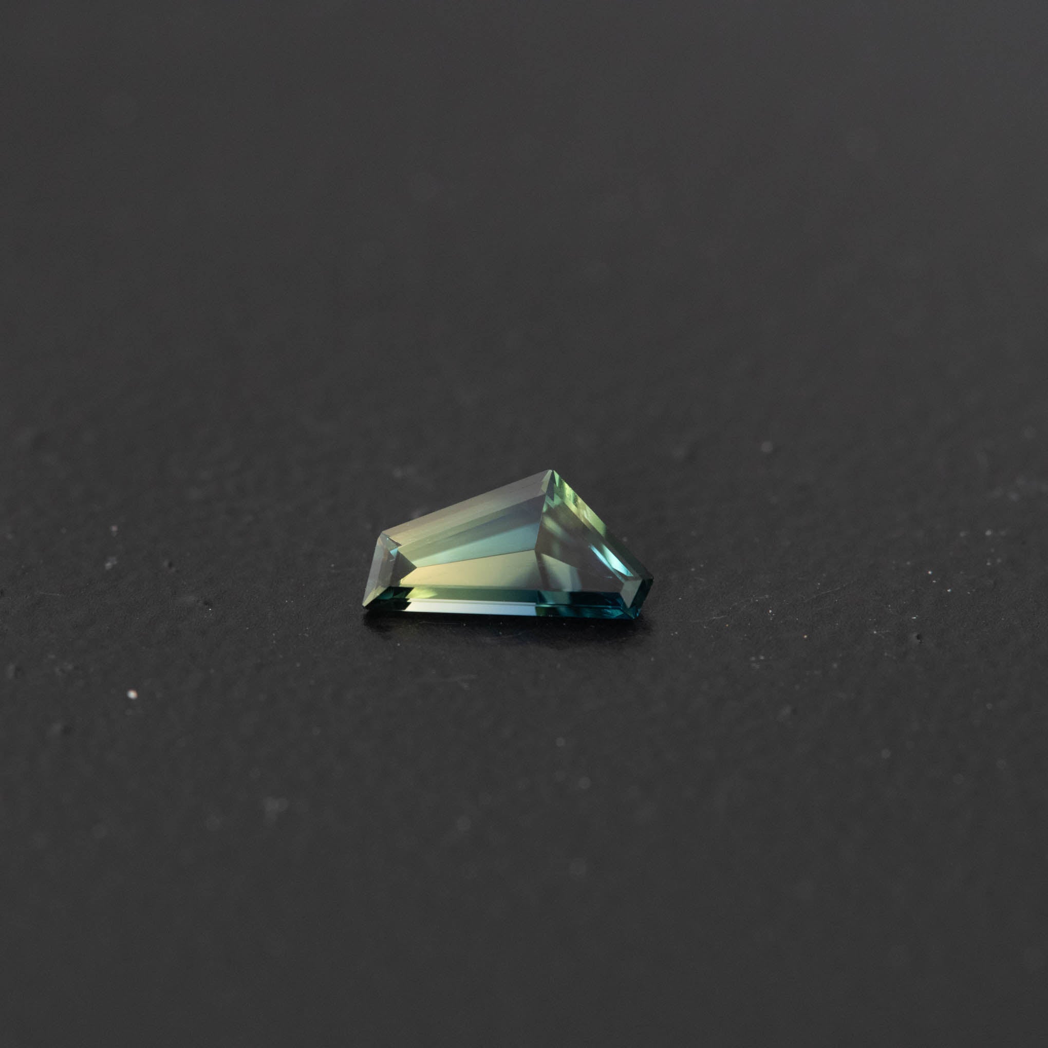 Parti Free Form Sapphire 0.5ct  [S.P.FF.2451]