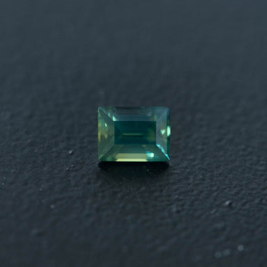Green Baguette Sapphire 0.83ct  [S.G.BA.2458]