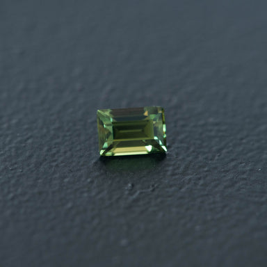 Green Baguette Sapphire 0.65ct  [S.G.BA.2459]