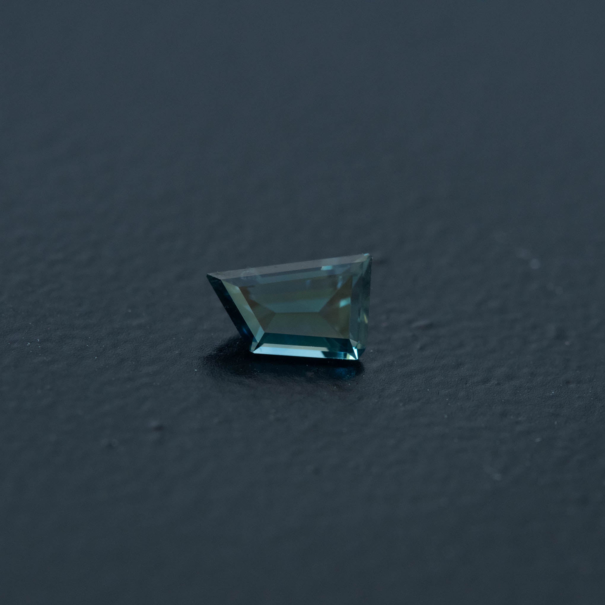 Blue Free Form Sapphire 0.51ct  [S.B.FF.2462]