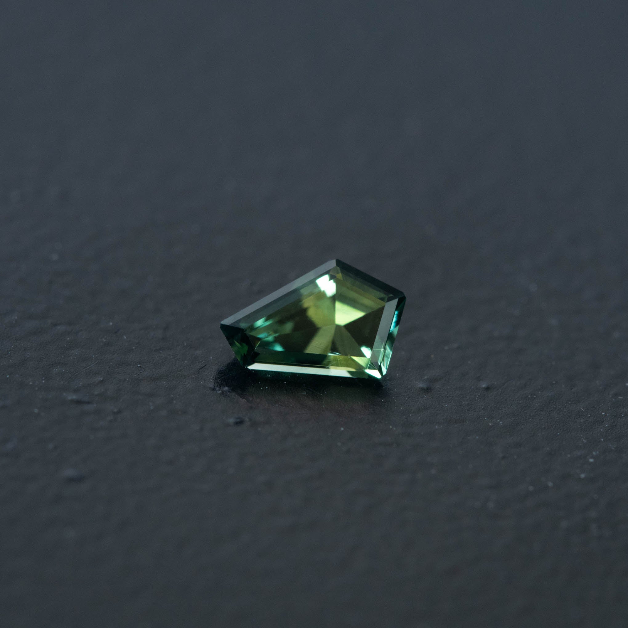 Green Free Form Sapphire 0.52ct [S.G.FF.2471]