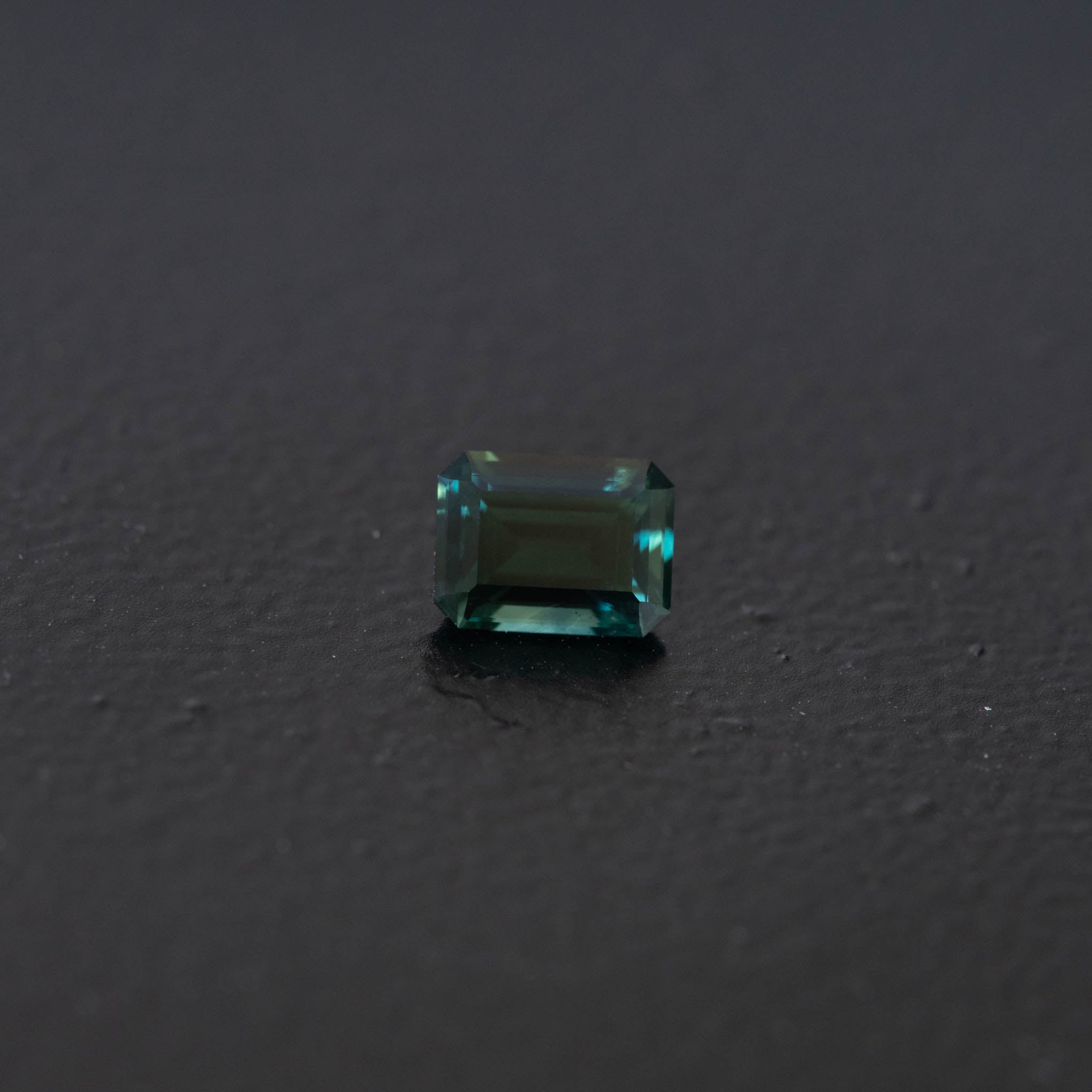 Teal Emerald  Sapphire 0.71ct  [S.T.E.2473]
